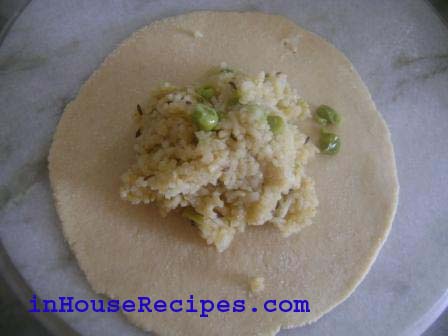 add the Pulao mixture at the center of flat bread